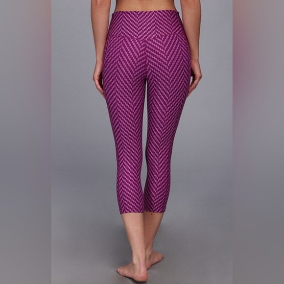 Nike Legend 2.0 Zig Zag Capri Leggings Size Small - Picture 4 of 10